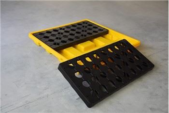 Gebundelde opvangpallet met 4 vaten